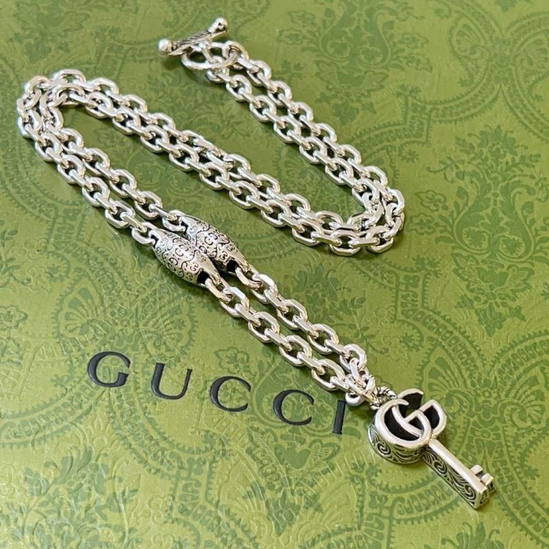 G*u*i necklaces